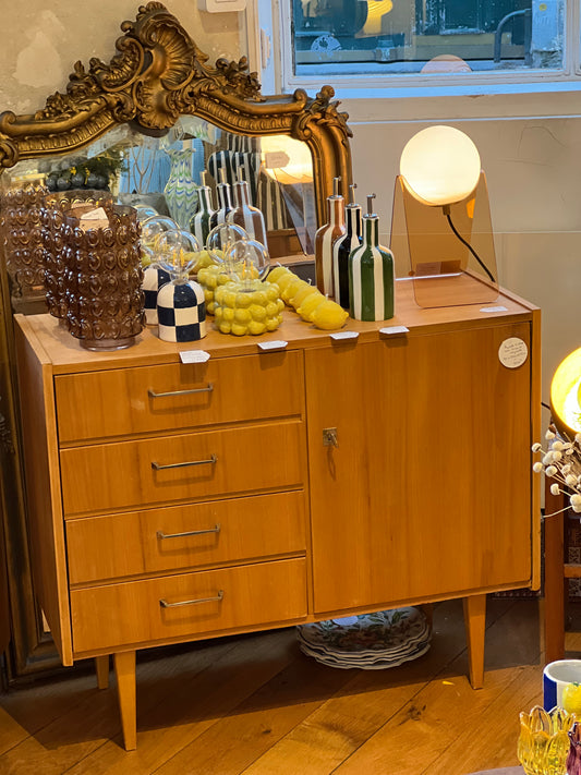 Meuble vintage avec tiroirs et rangements