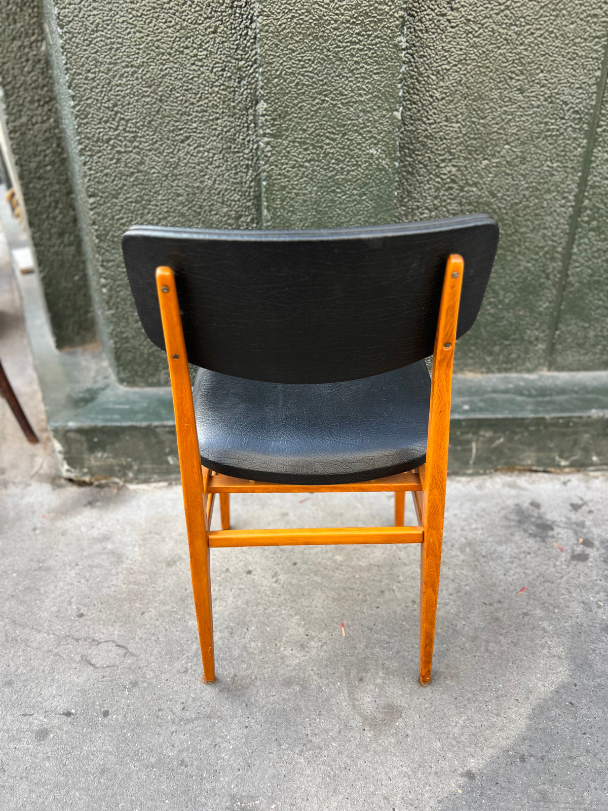 Chaise vintage cuir et bois