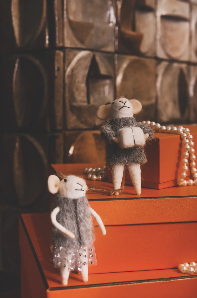 Souris blanches - vêtements gris