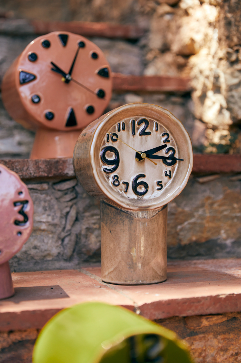 Horloge en céramique crème