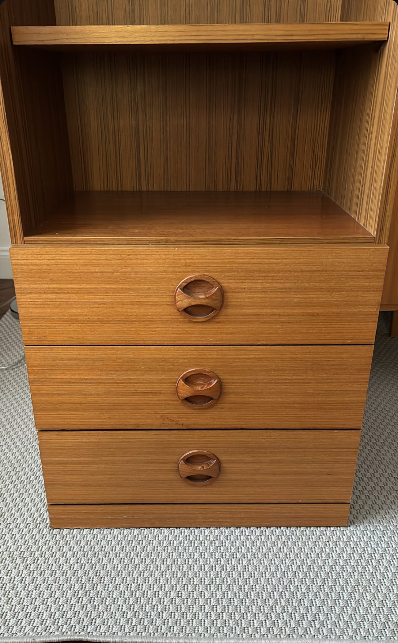 Étagère colonne scandinave vintage