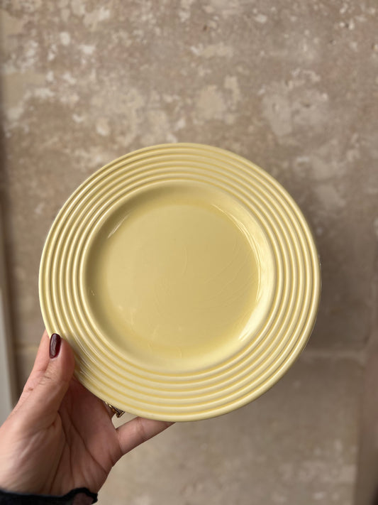 Assiettes à dessert vintage jaune beurre