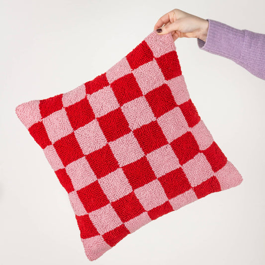 Coussin tricoté à damier rouge vif et rose vintage: Rouge ou rose mort / Garni en polyester / 45 x 45 cm