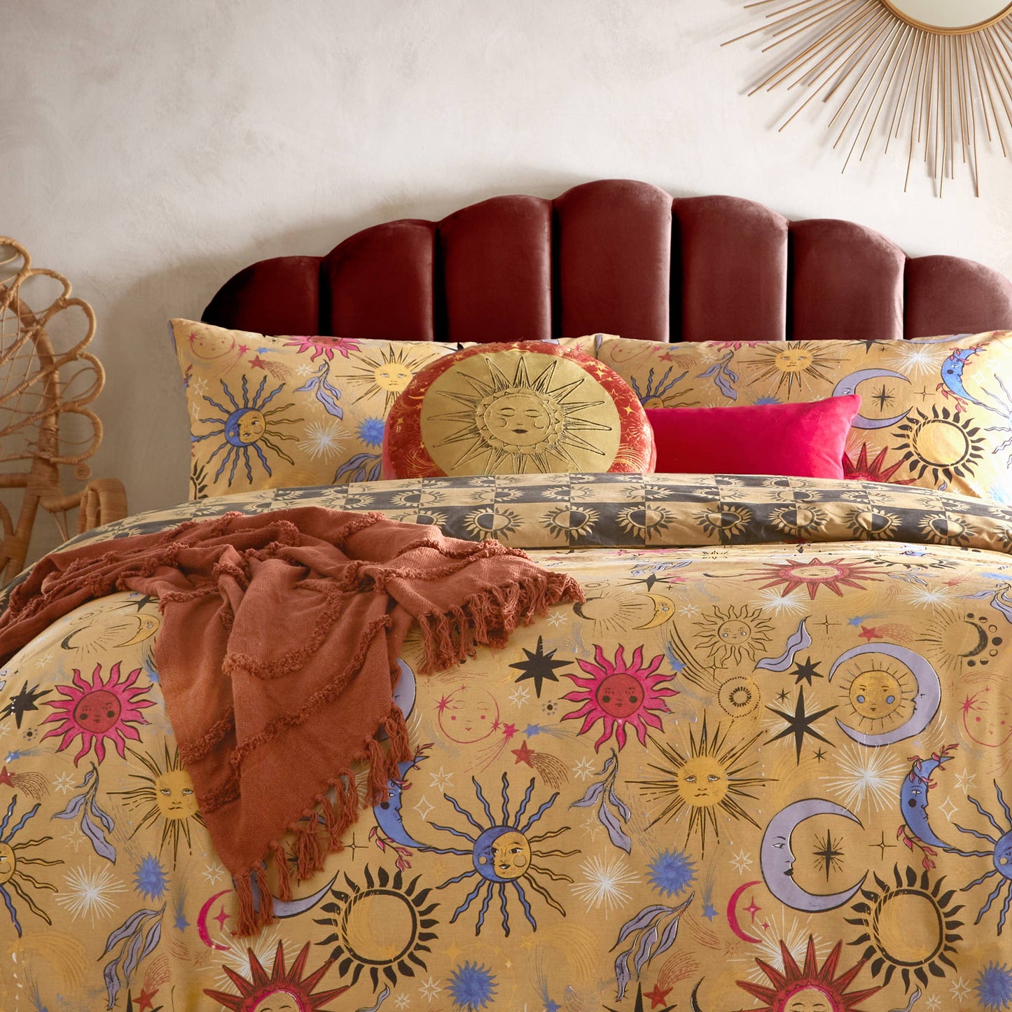 Coussin rond Éthéré Soleil en velours Poussière d’or/Rouille: Poussière d'or/rouille / 40 x 40 cm