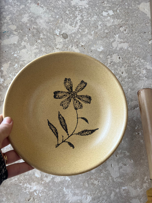 Assiettes creuses fleur beige et noir