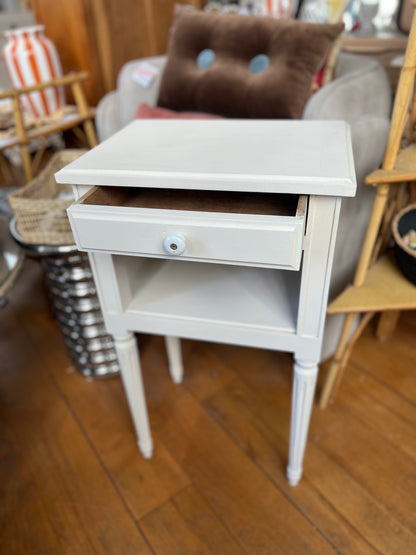 Table de chevet vintage avec tiroir
