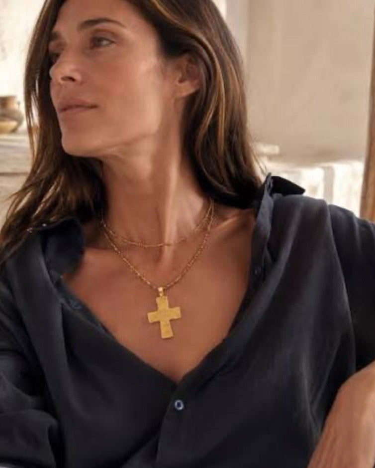 Sautoir Le Monde est stone croix dorée