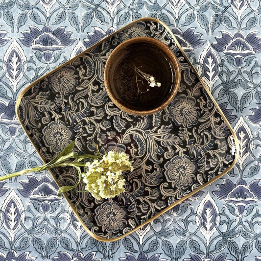 Plateau métal émaillé Kalamkari 20x20, bordure dorée