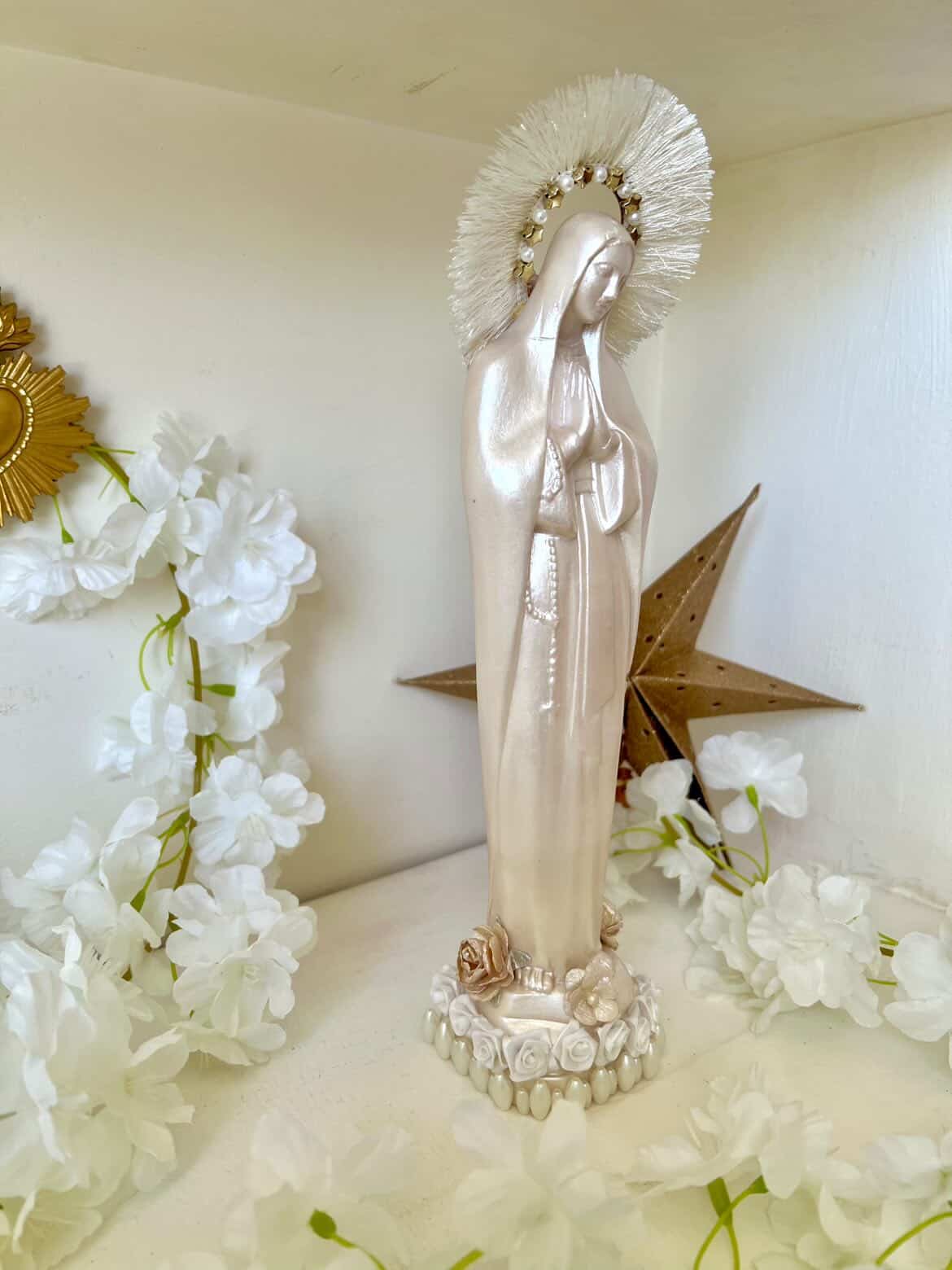 Vierge customisée à la main
