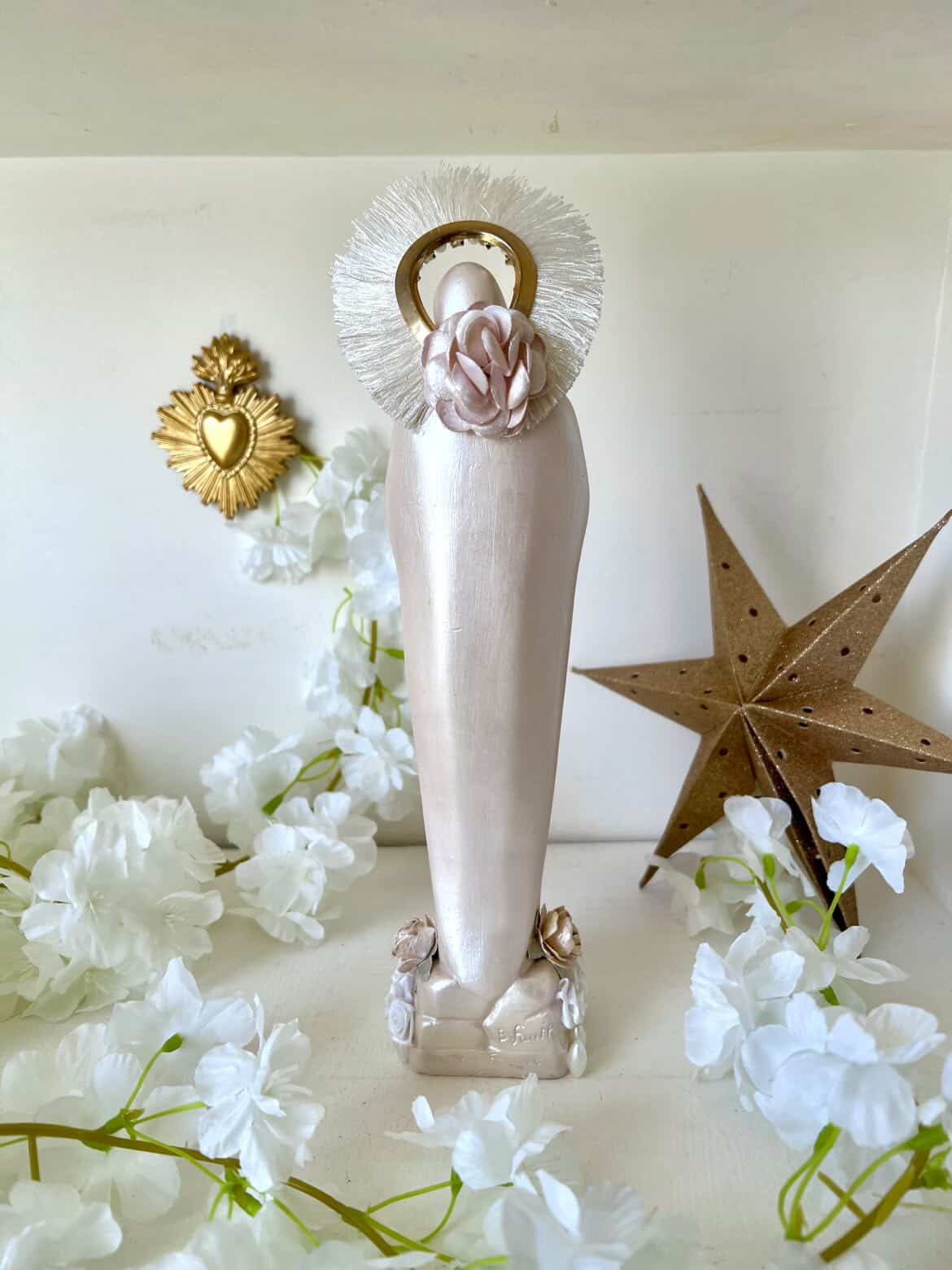 Vierge customisée à la main