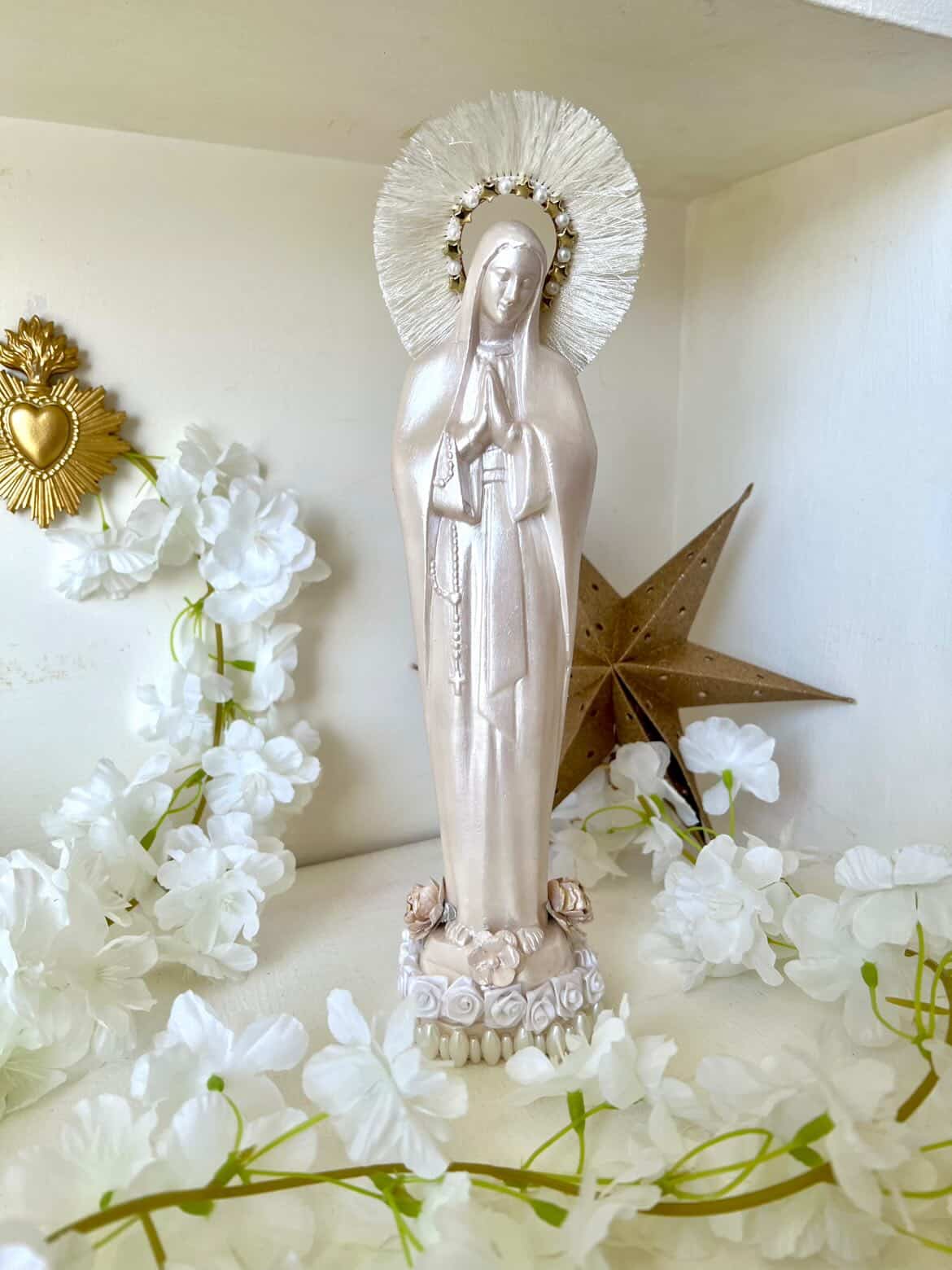Vierge customisée à la main