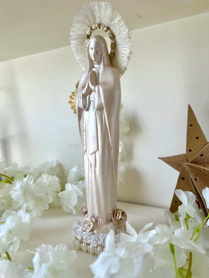 Vierge customisée à la main