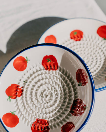 Assiette râpe à ail en céramique - Petite bleue et blanche - Pomodoro: CON PACKAGING