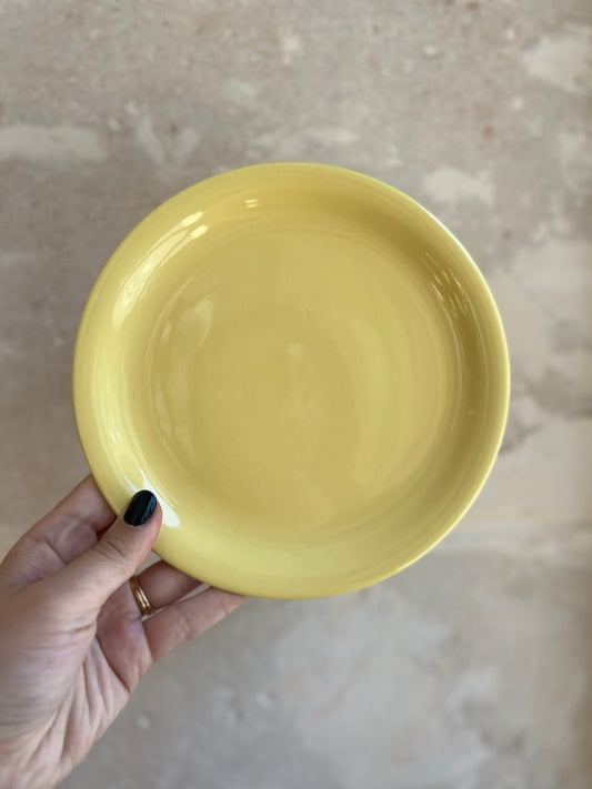 Assiette vintage à dessert jaune beurre
