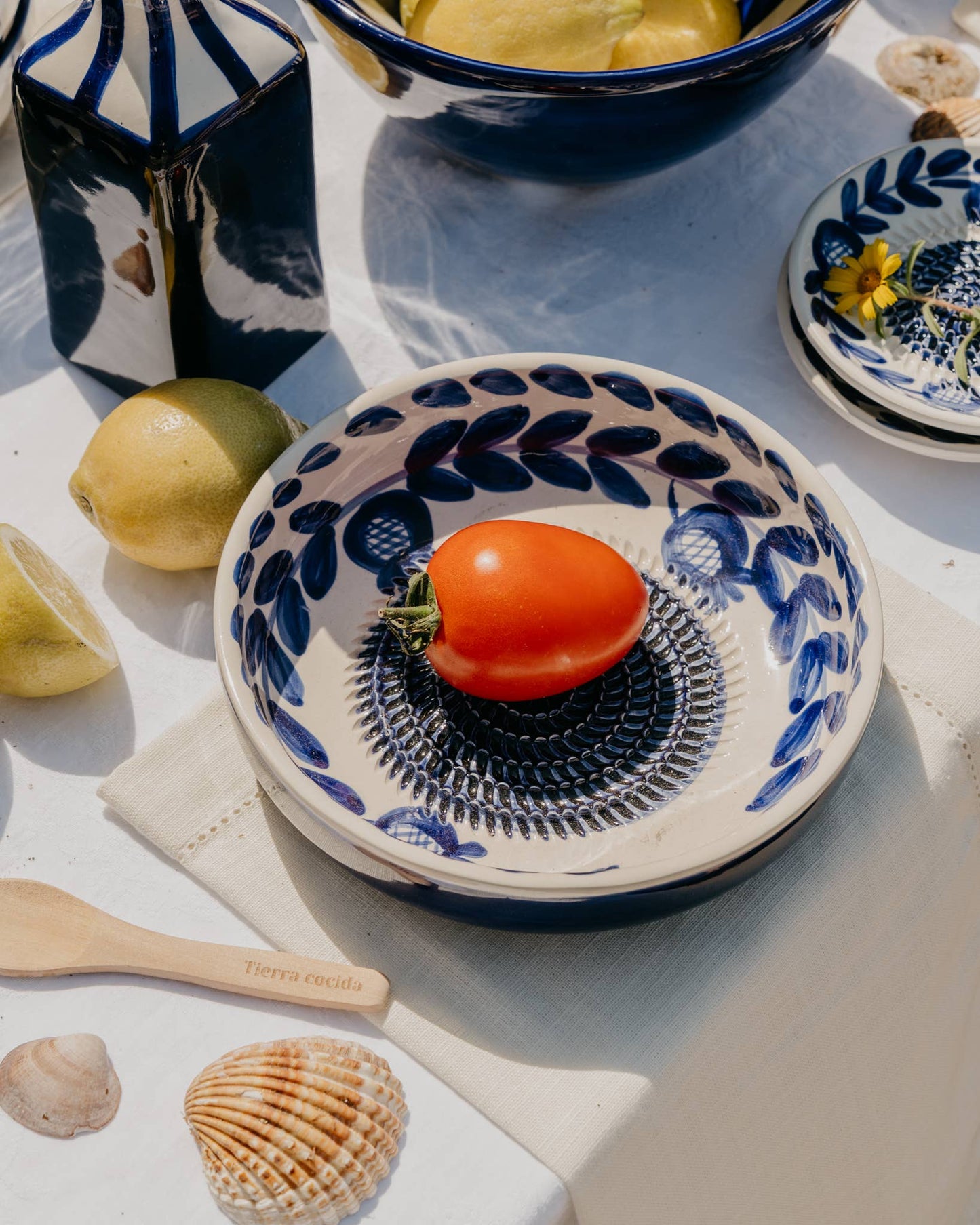 Assiette râpe-ail - Grande, en céramique bleue - Traditionnelle de Nerja