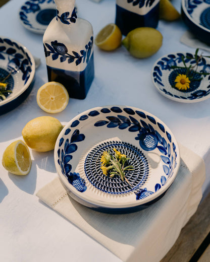 Assiette râpe-ail - Grande, en céramique bleue - Traditionnelle de Nerja