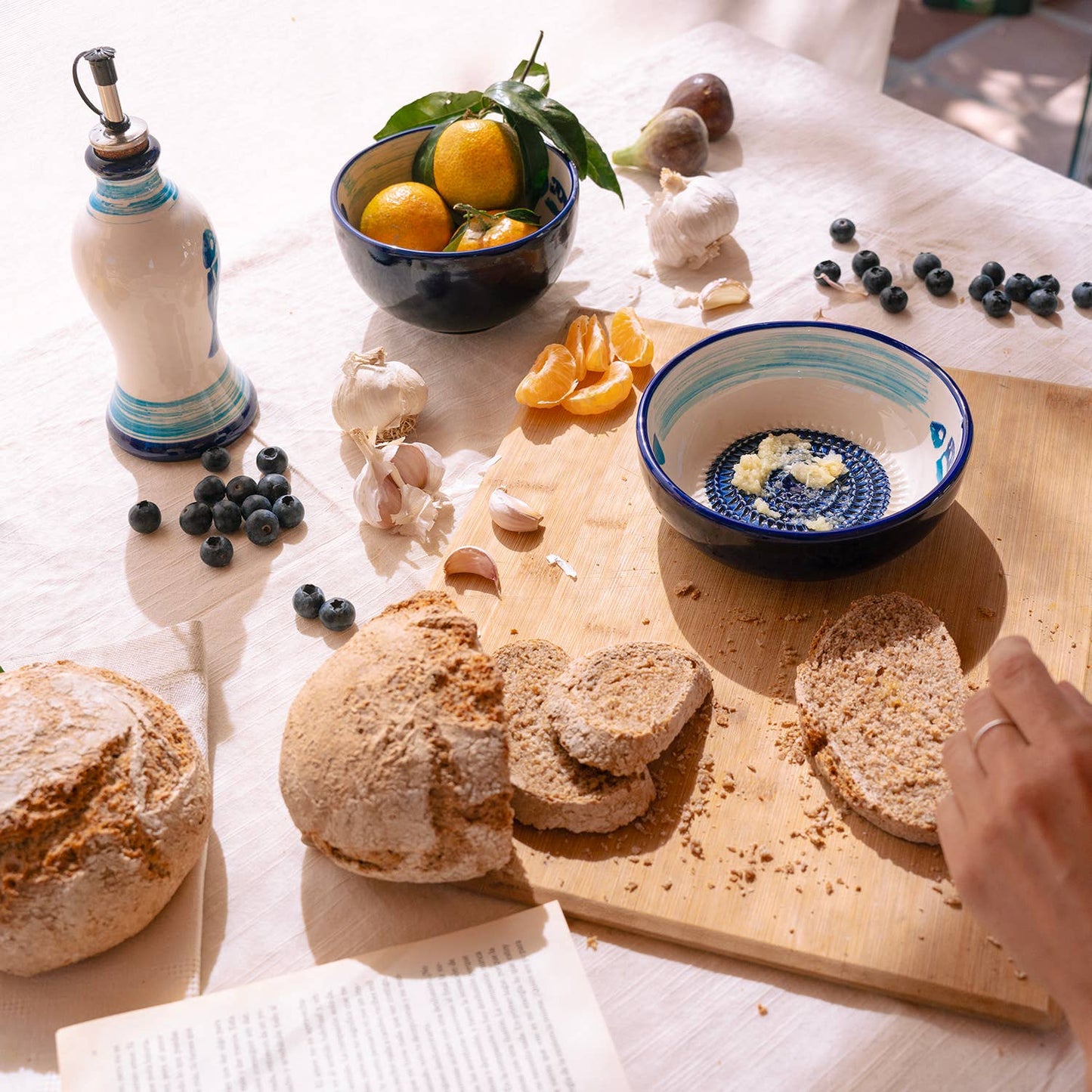 Assiette râpe à ail - Grande, en céramique bleue - Thon