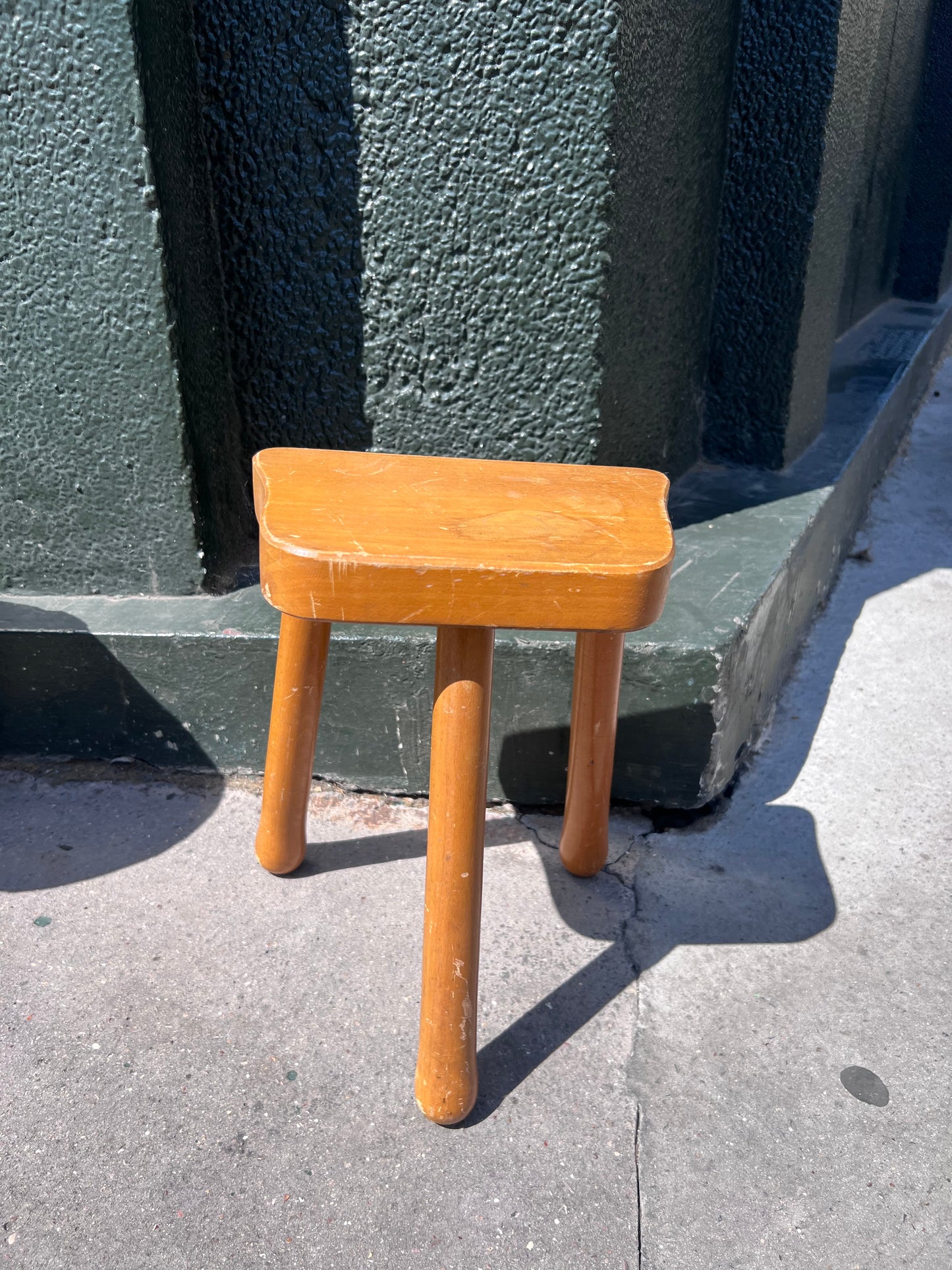 Tabouret tripode vintage