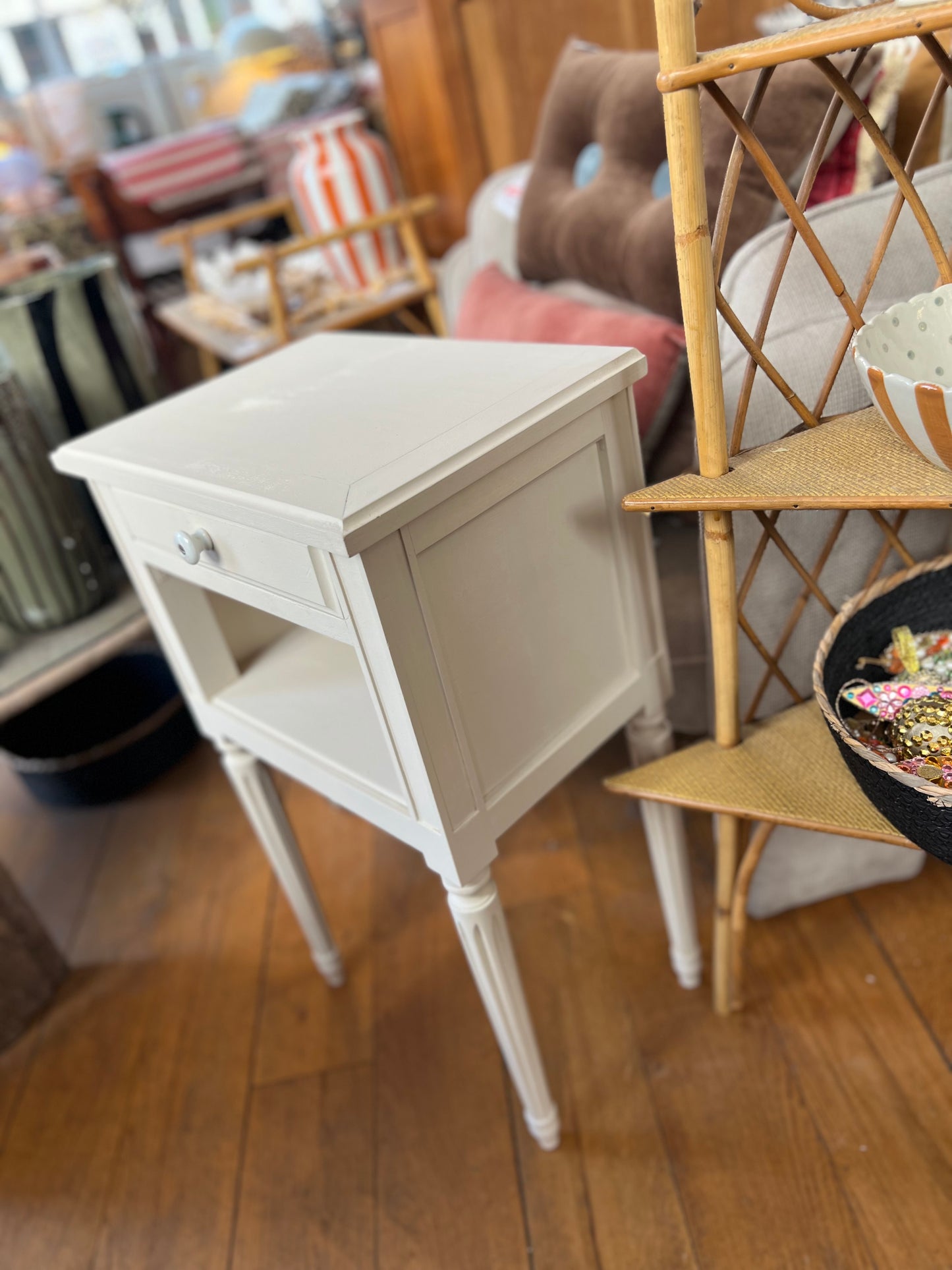 Table de chevet vintage avec tiroir