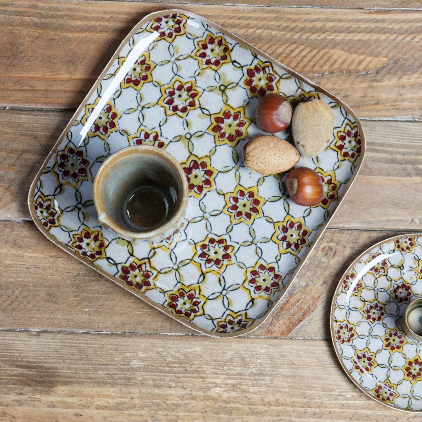 Plateau métal émaillé Zellige brick 20x20, bordure dorée