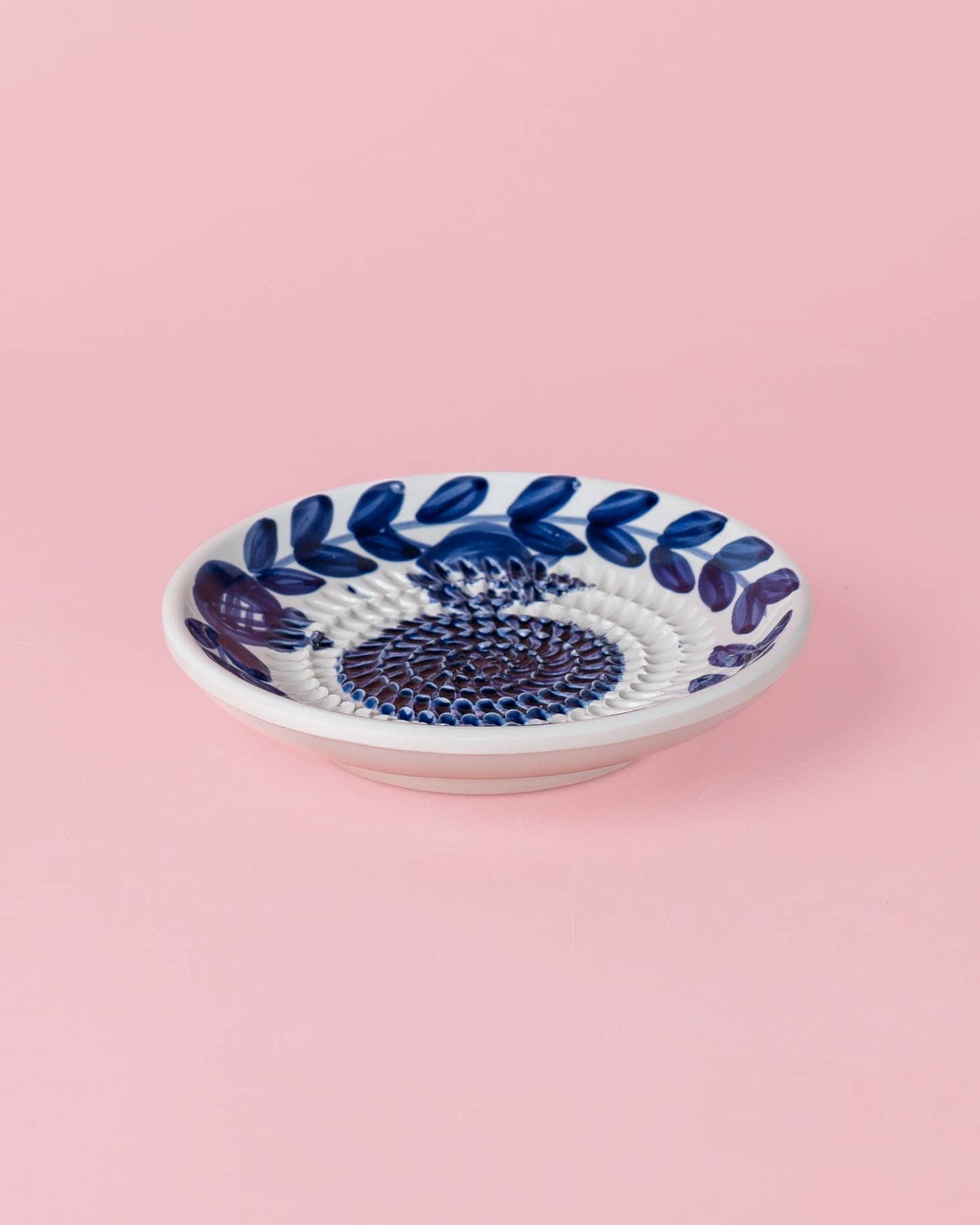 Assiette râpe-ail en céramique - Petite bleue traditionnelle