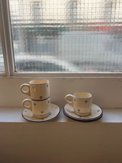 Tasses expresso avec soucoupes vintage