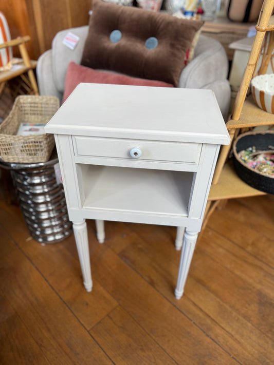 Table de chevet vintage avec tiroir
