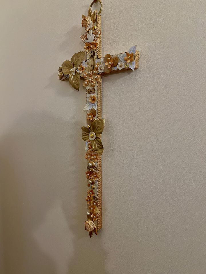 Croix en bois beige