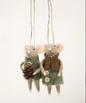 Souris gris-brun - pomme de pin