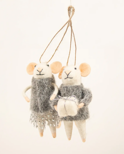 Souris blanches - vêtements gris