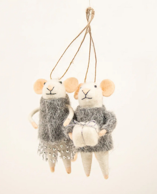 Souris blanches - vêtements gris