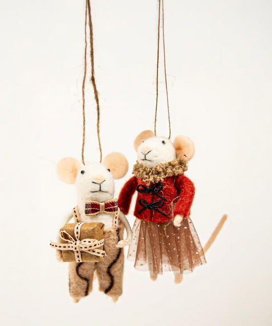 Souris blanches - manteau rouge