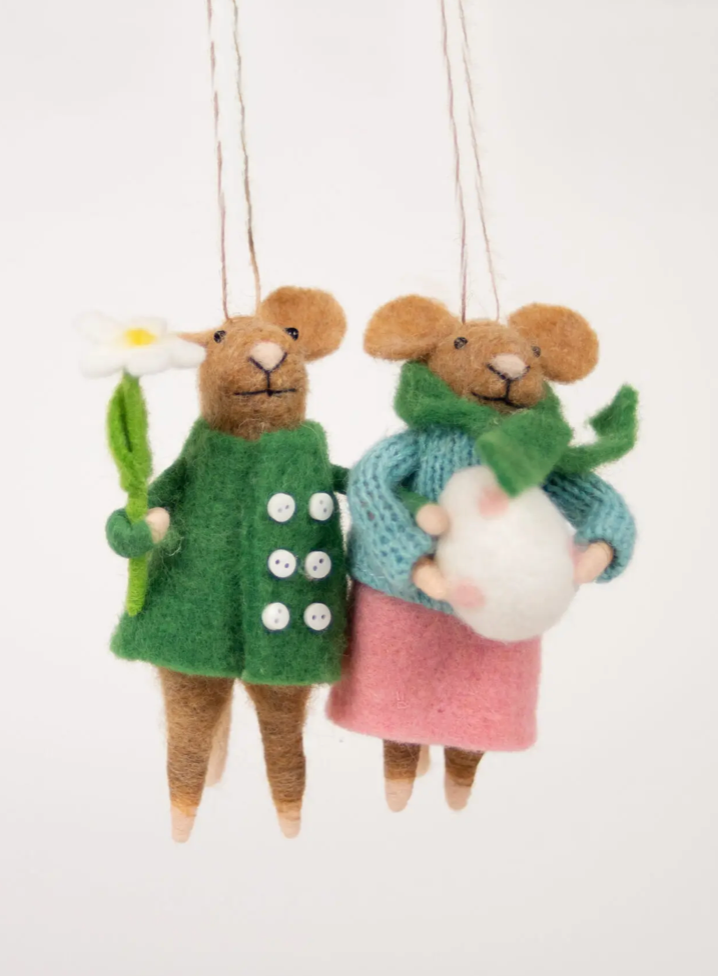 Souris Sable - manteau vert