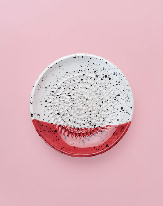 Petite assiette râpe ail - en céramique faite à la main - motif bande rouge - Prête à offrir