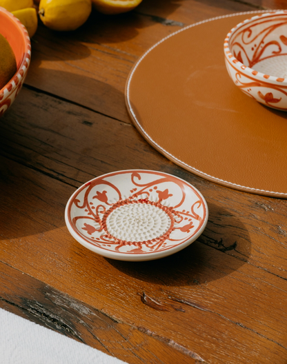 Assiette râpe-ail en céramique - Petite orange et beige - Azahara