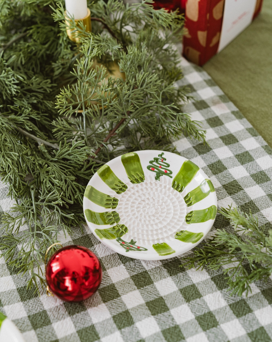 Petite assiette râpe à ail en céramique / Sapin