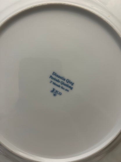 Assiette en porcelaine bleu & blanc – décor chinois Qianlong