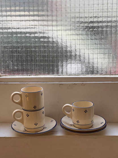 Tasses expresso avec soucoupes vintage