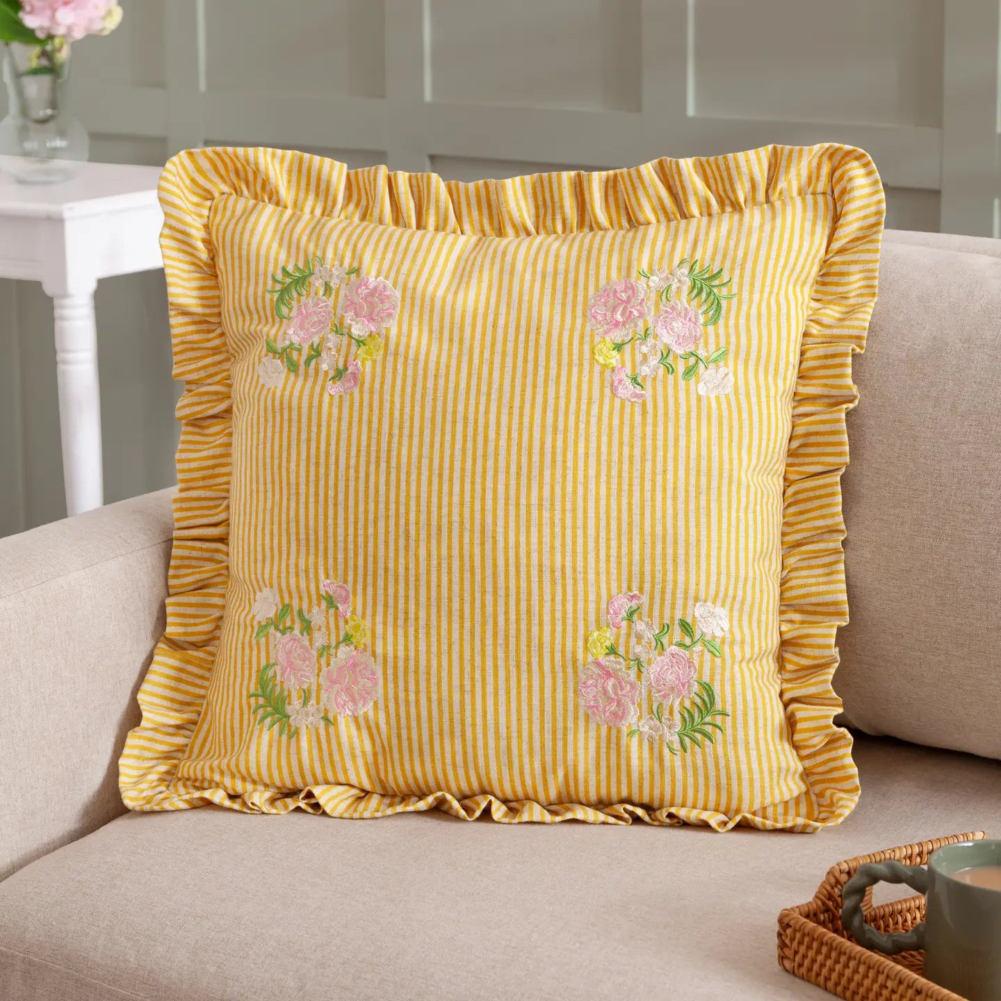 Coussin à Volants Brodé Martha Jaune