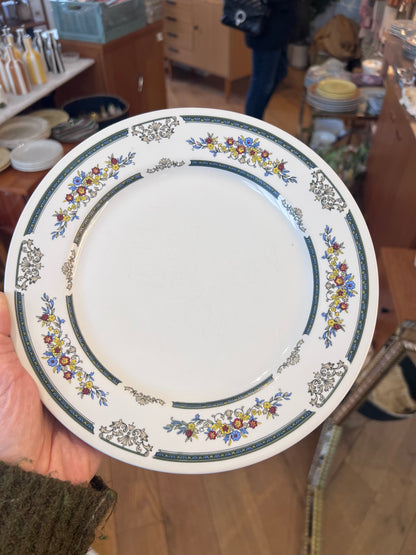 Assiettes porcelaine florales vintage