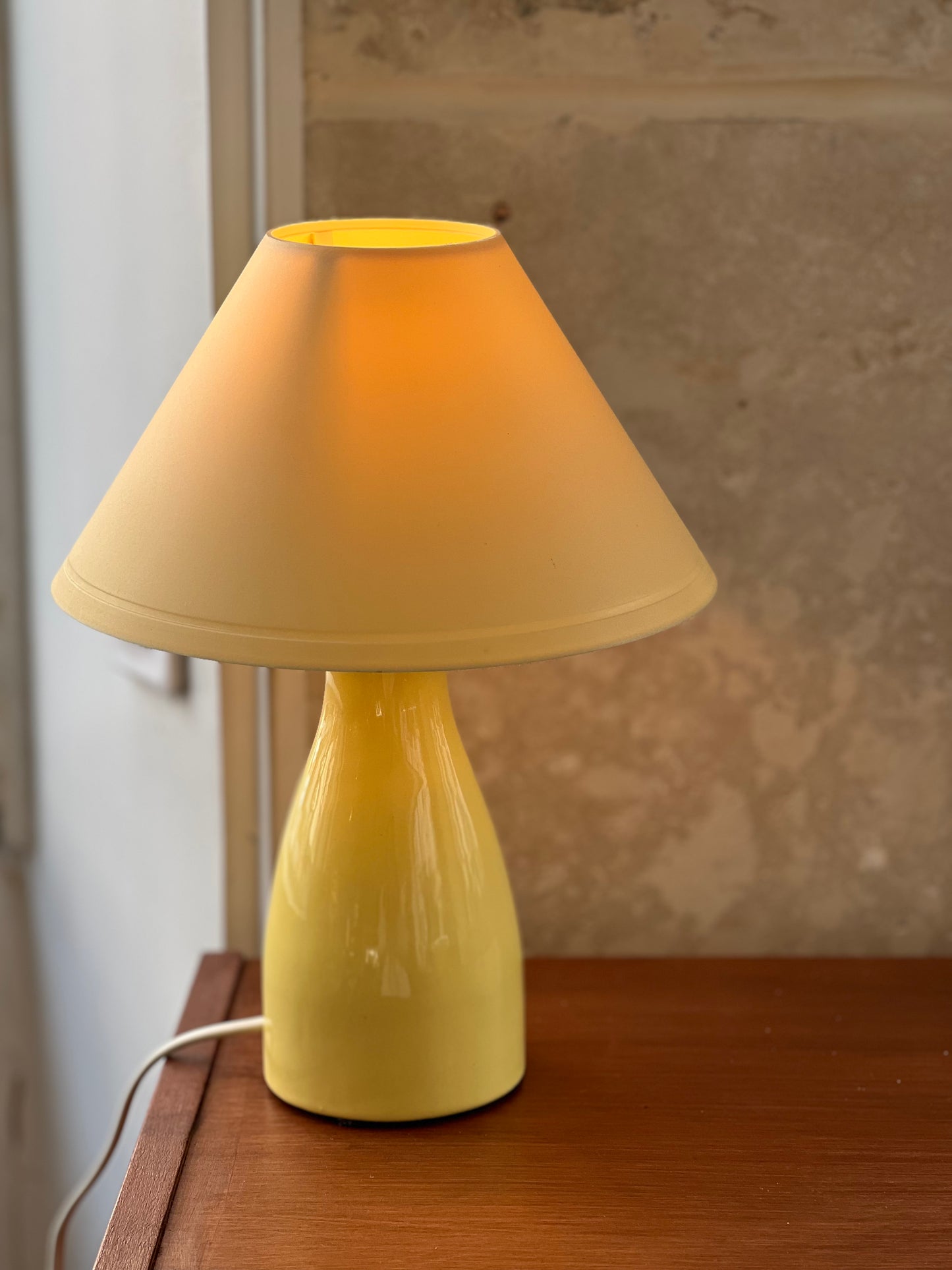 Lampe vintage jaune pale