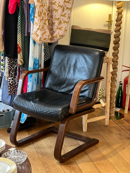 Fauteuil vintage cuir et bois