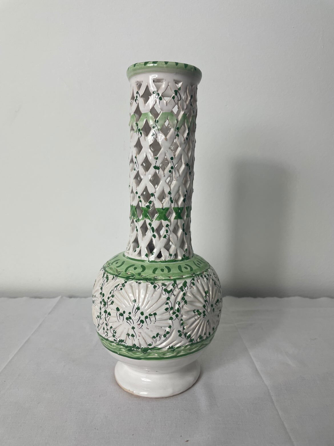 Vase vintage italien en céramique col ajouré