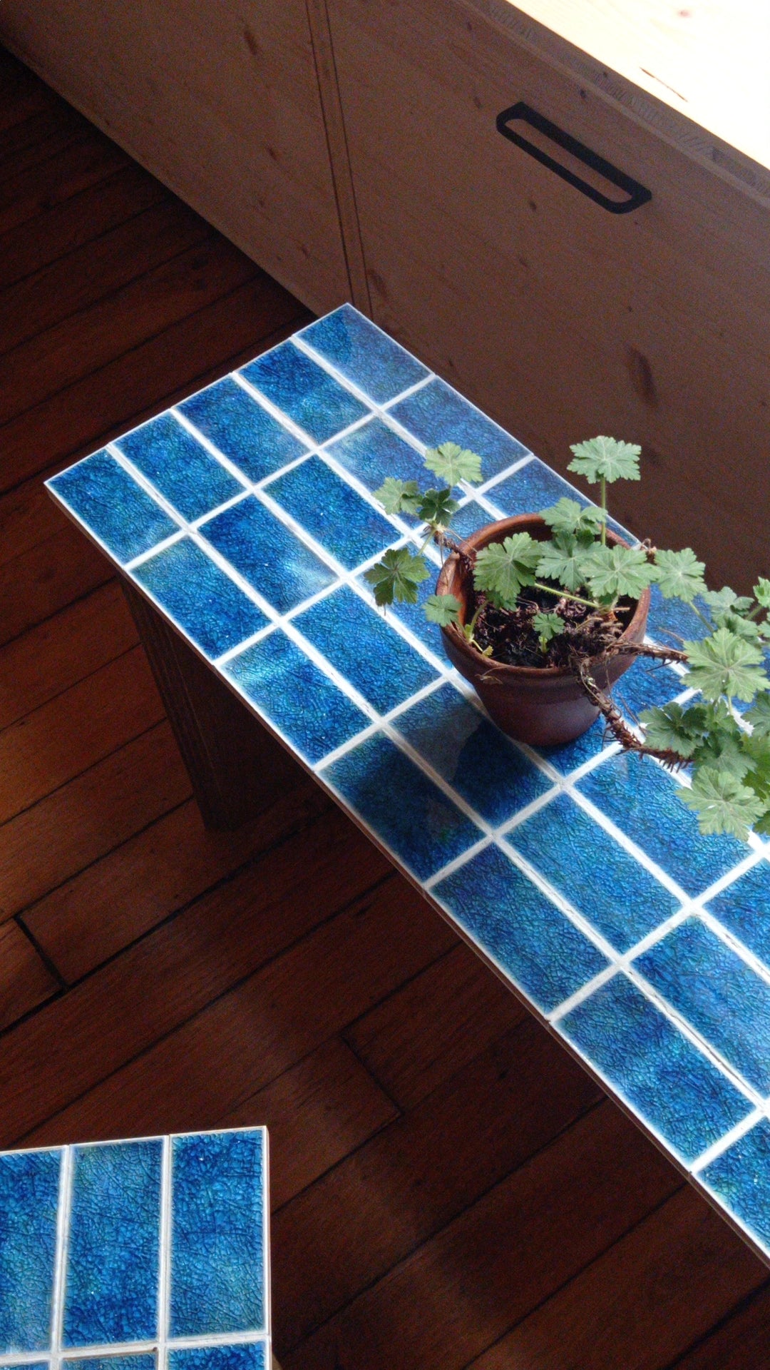 Banc AZUR en bois et carrelage bleu - Pièce Unique - 100x25x43,5 cm