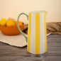 Carafe en grès jaune.