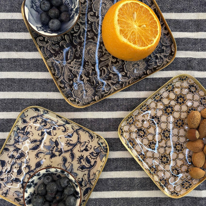 Plateau métal émaillé Zellige bleu 16x16, bordure dorée