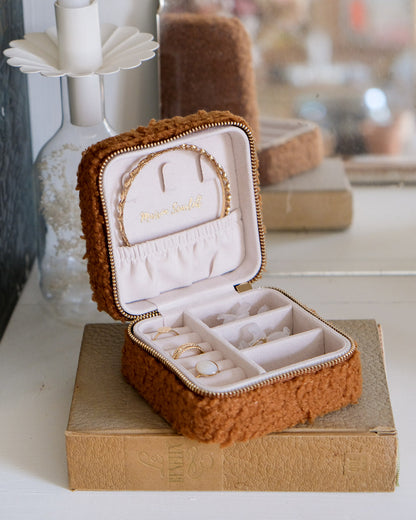 Boîte à bijoux de voyage Corinne en moumoute - camel