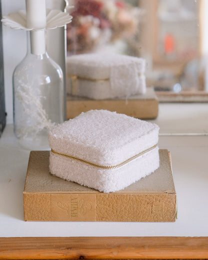 Boîte à bijoux de voyage Corinne en moumoute - blanc