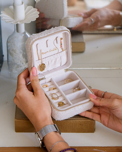 Boîte à bijoux de voyage Corinne en moumoute - blanc