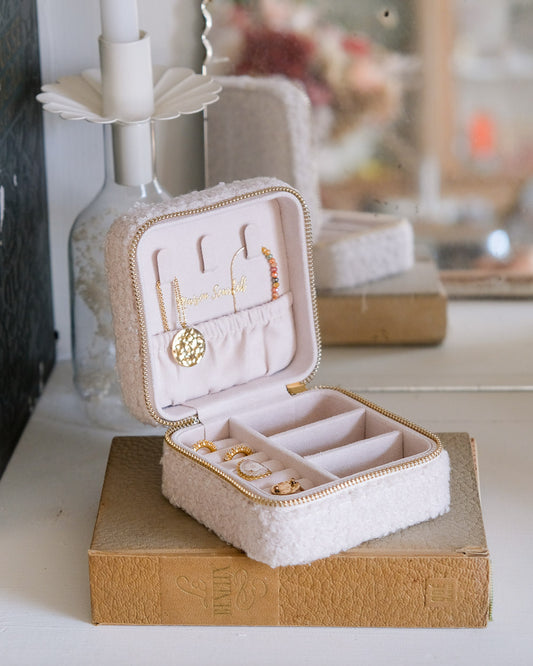 Boîte à bijoux de voyage Corinne en moumoute - blanc